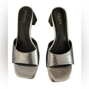 Torgeis New York Women's Silver Heeled Open Toed Sandals Size 8.5